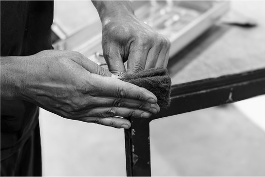 travail de finition manuelle