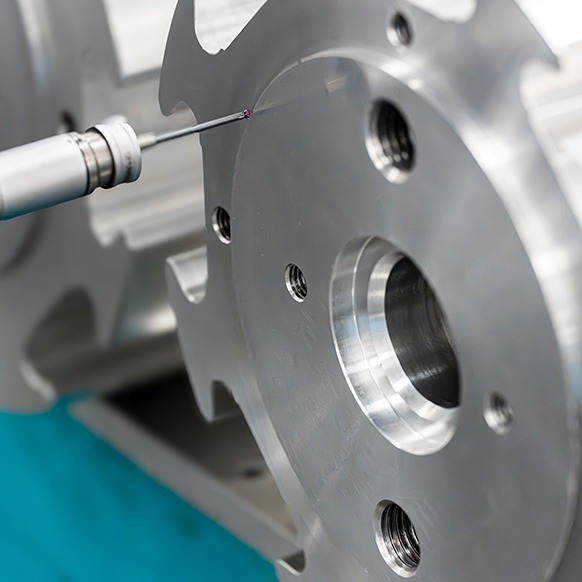 travail de precision sur piece metallique